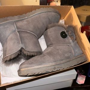 Uggz women’s size 9 lightly used.